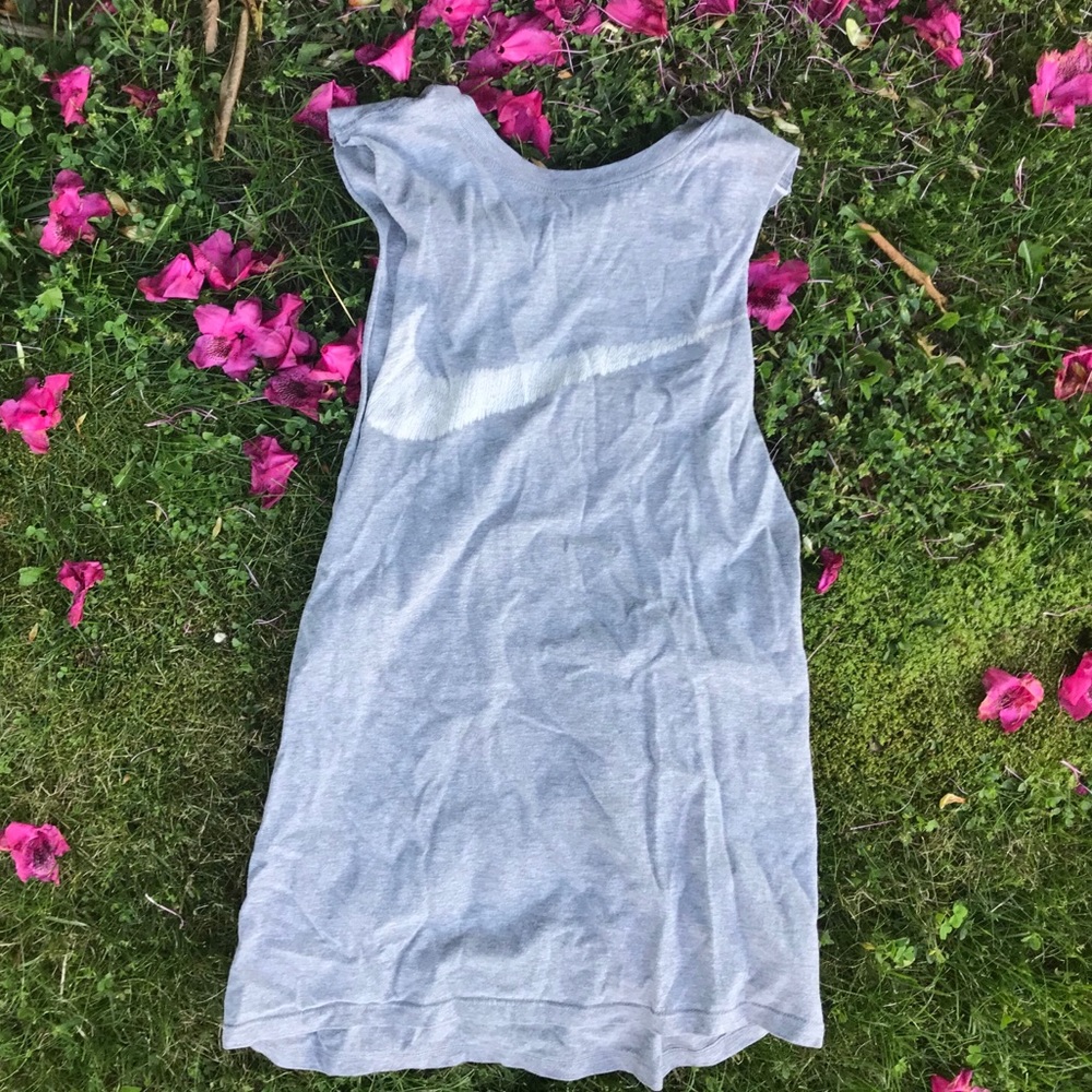 🌟 grey cut off nike workout tank top 🌟